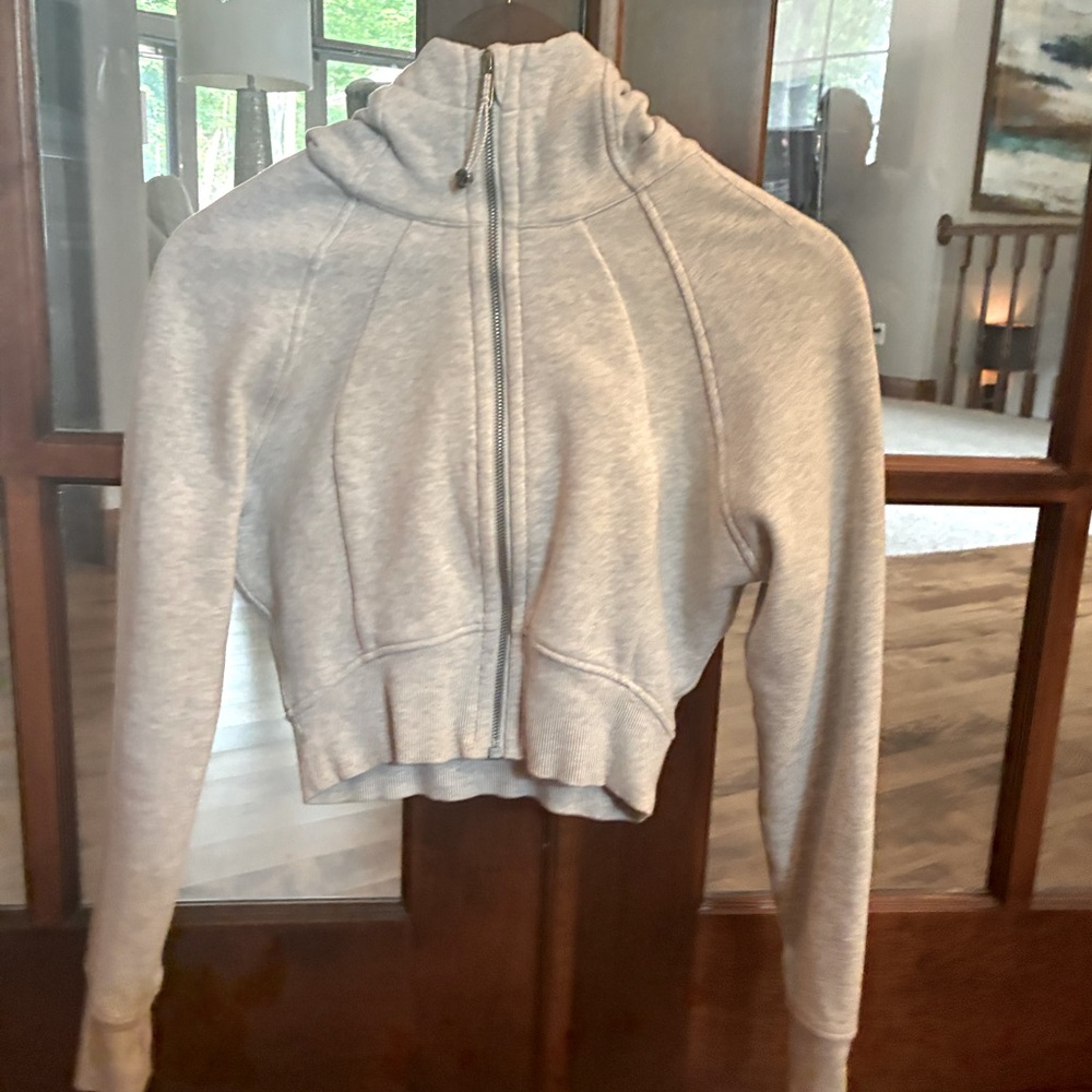 Lululemon grey zipper hoodie/hardly used.